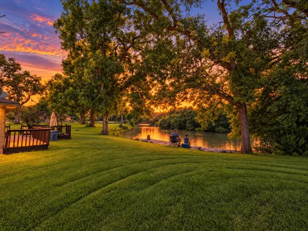 2020 Pecan Lake Drive, Richmond, TX 77406