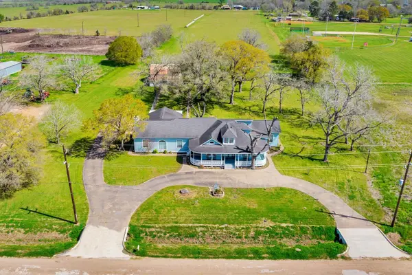 7018 Railroad Street, Wallis, TX 77485