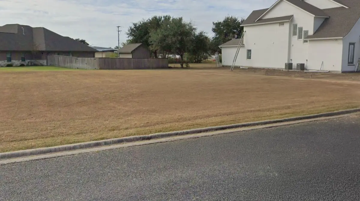 212 August Avenue, Shiner, TX 77984 - #1
