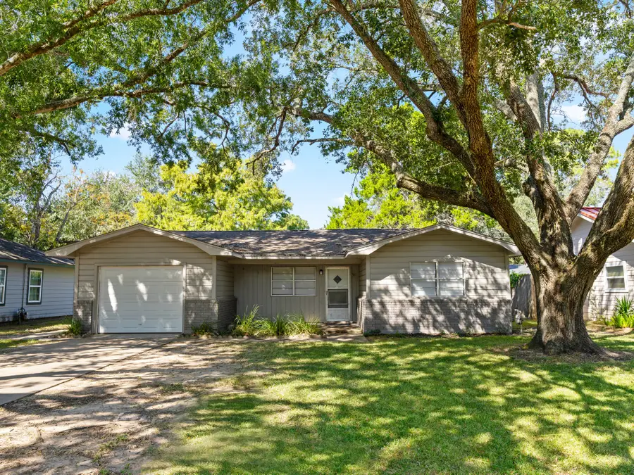 2217 Linwood Lane, Bay City, TX 77414 - Image #2