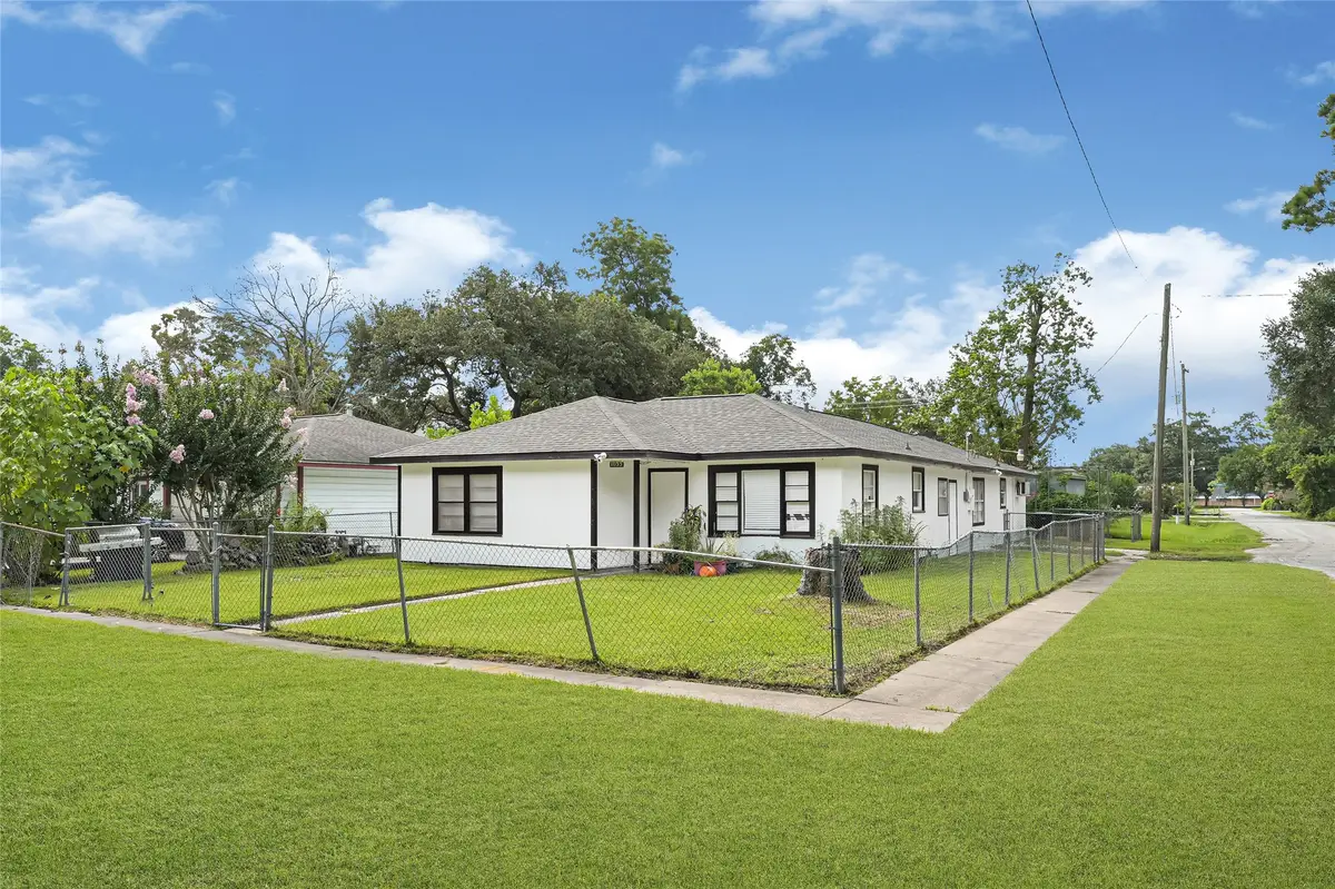 1033 W Snyder Street, Alvin, TX 77511 - #1