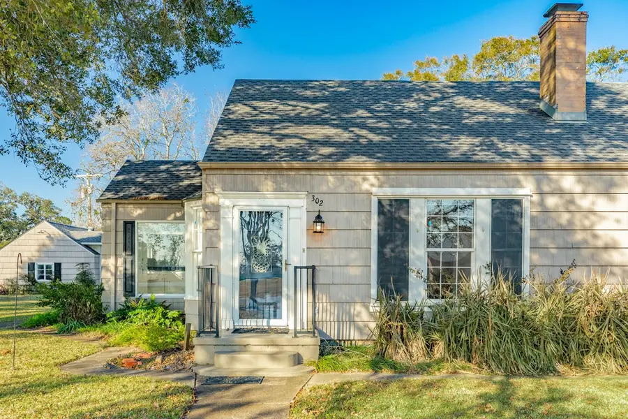 302 E Jackson Street, West Columbia, TX 77486 - Image #3