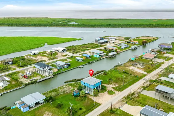 1495 Mabry Street, Gilchrist, TX 77617