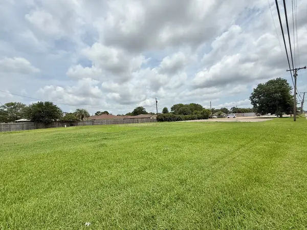 2702 Nall Street, Port Neches, TX 77651
