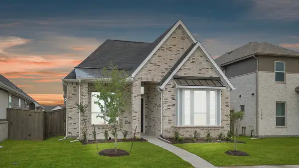 11902 Salty Bend Drive, Mont Belvieu, TX 77523