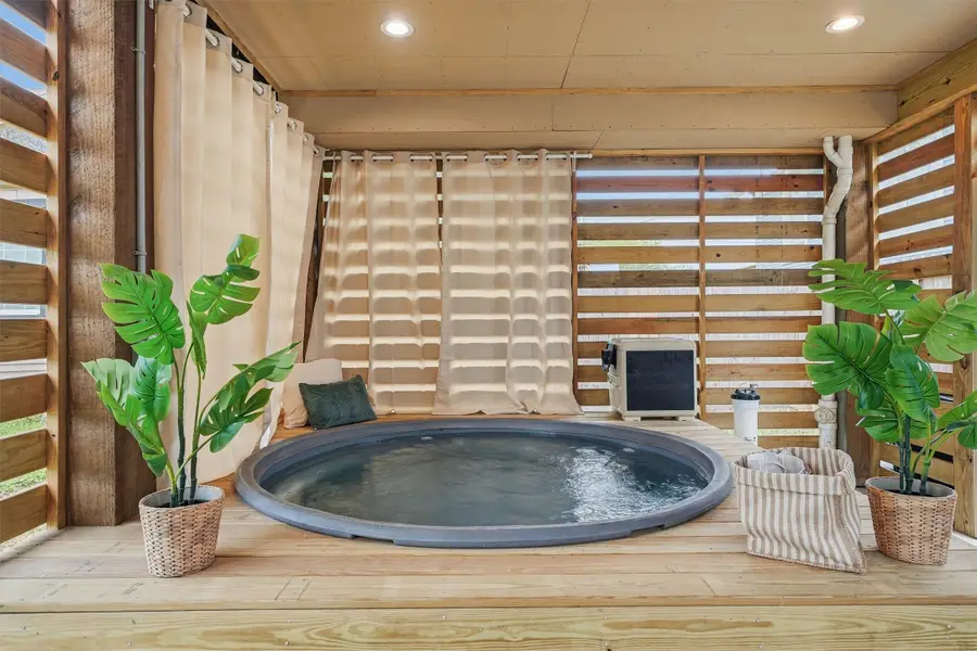 2622 Ave M 1/2, Galveston, TX 77550 - #2