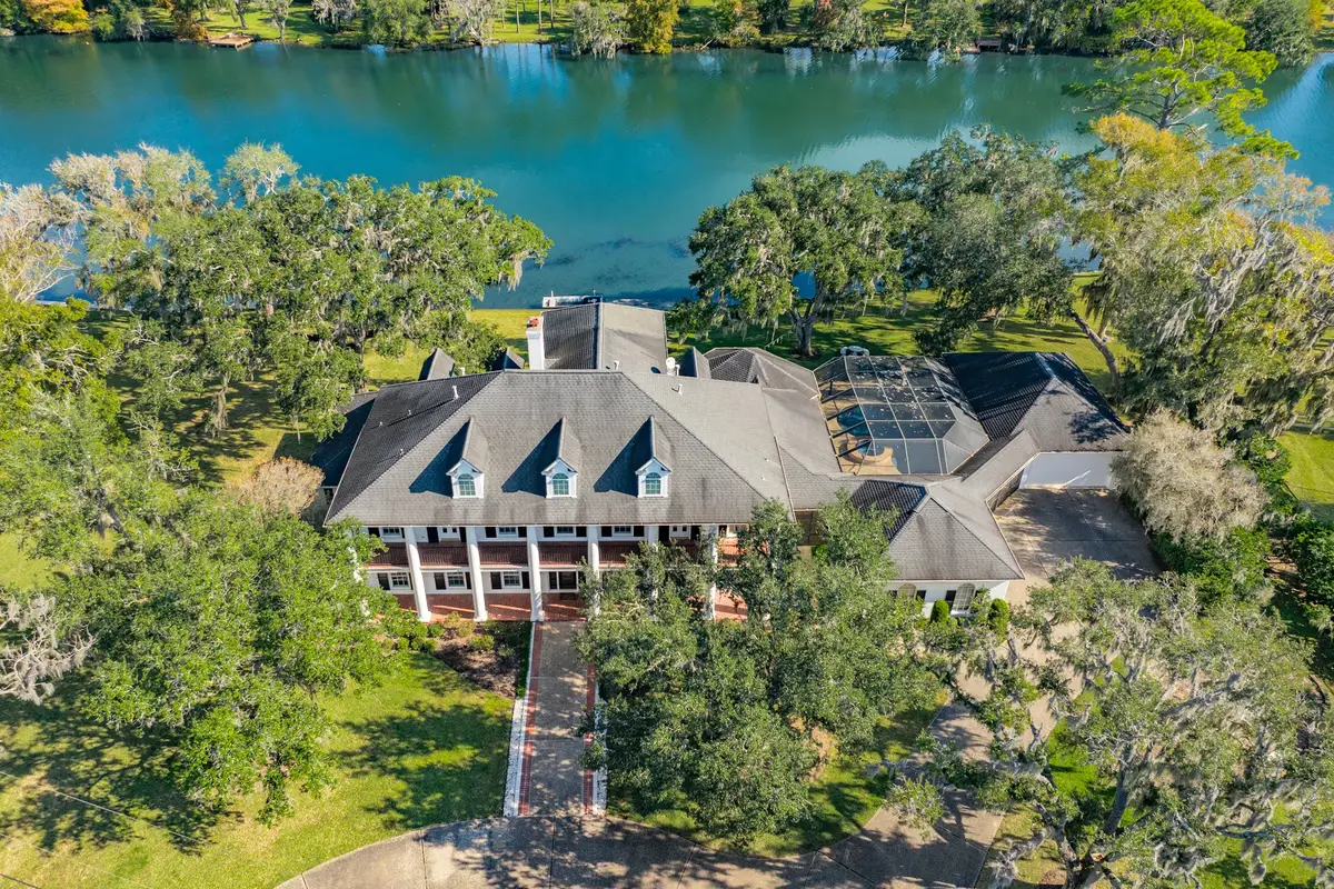 3 Bayou Road, Lake Jackson, TX 77566 - Image #1