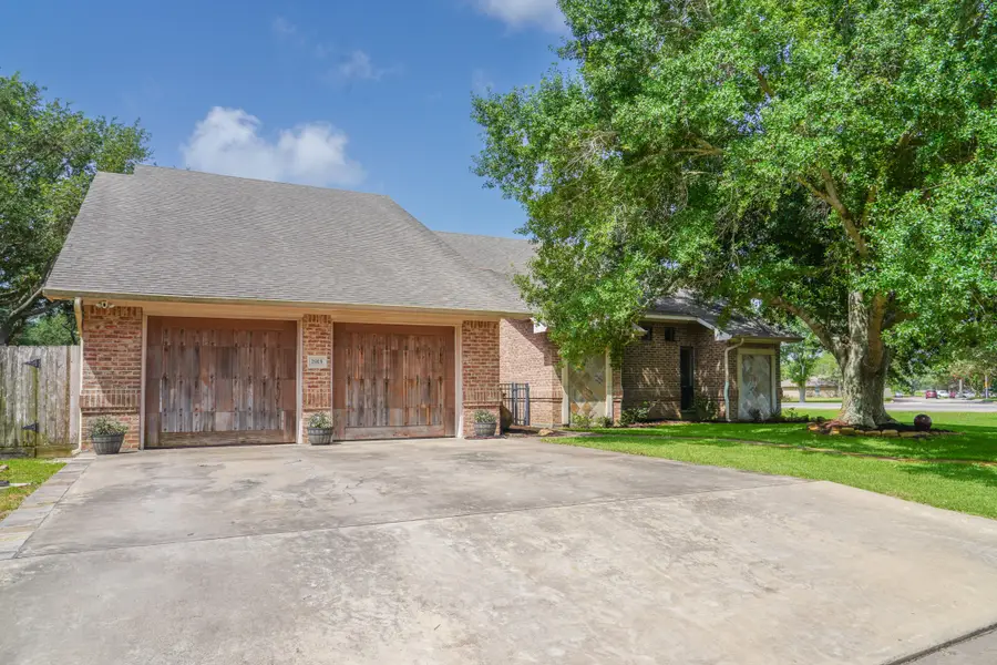 2915 Willow Creek Drive, El Campo, TX 77437 - #2