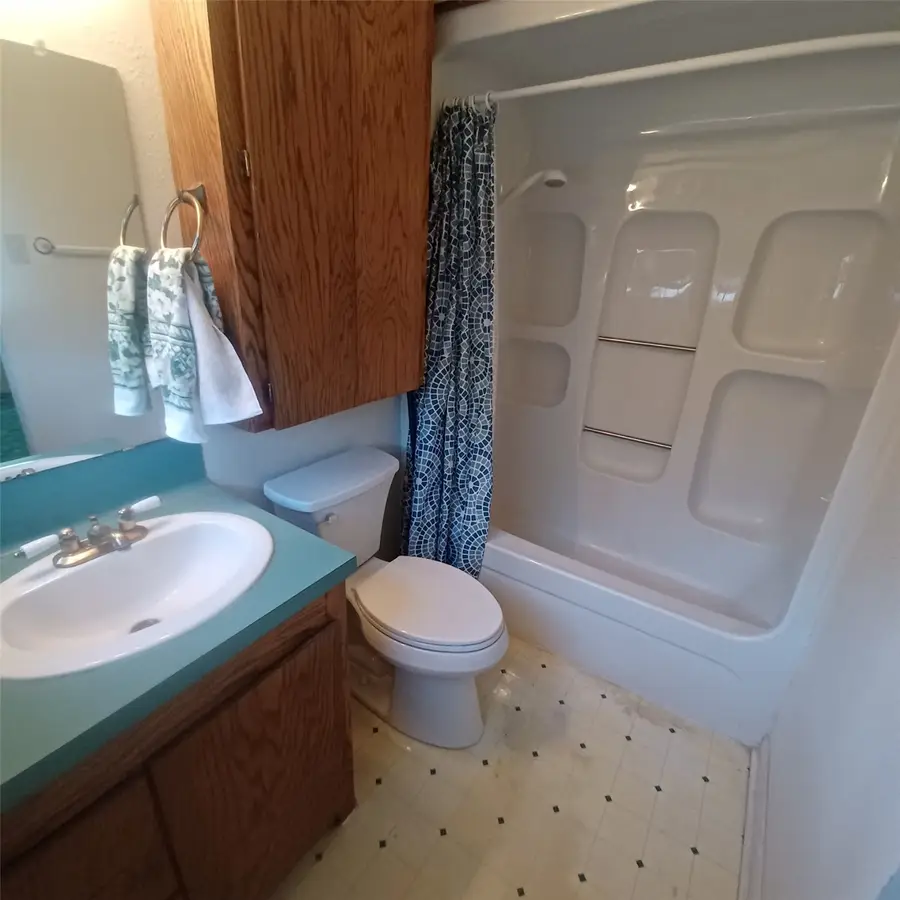 3916 Crescent Drive, Bay City, TX 77414 - Image #3