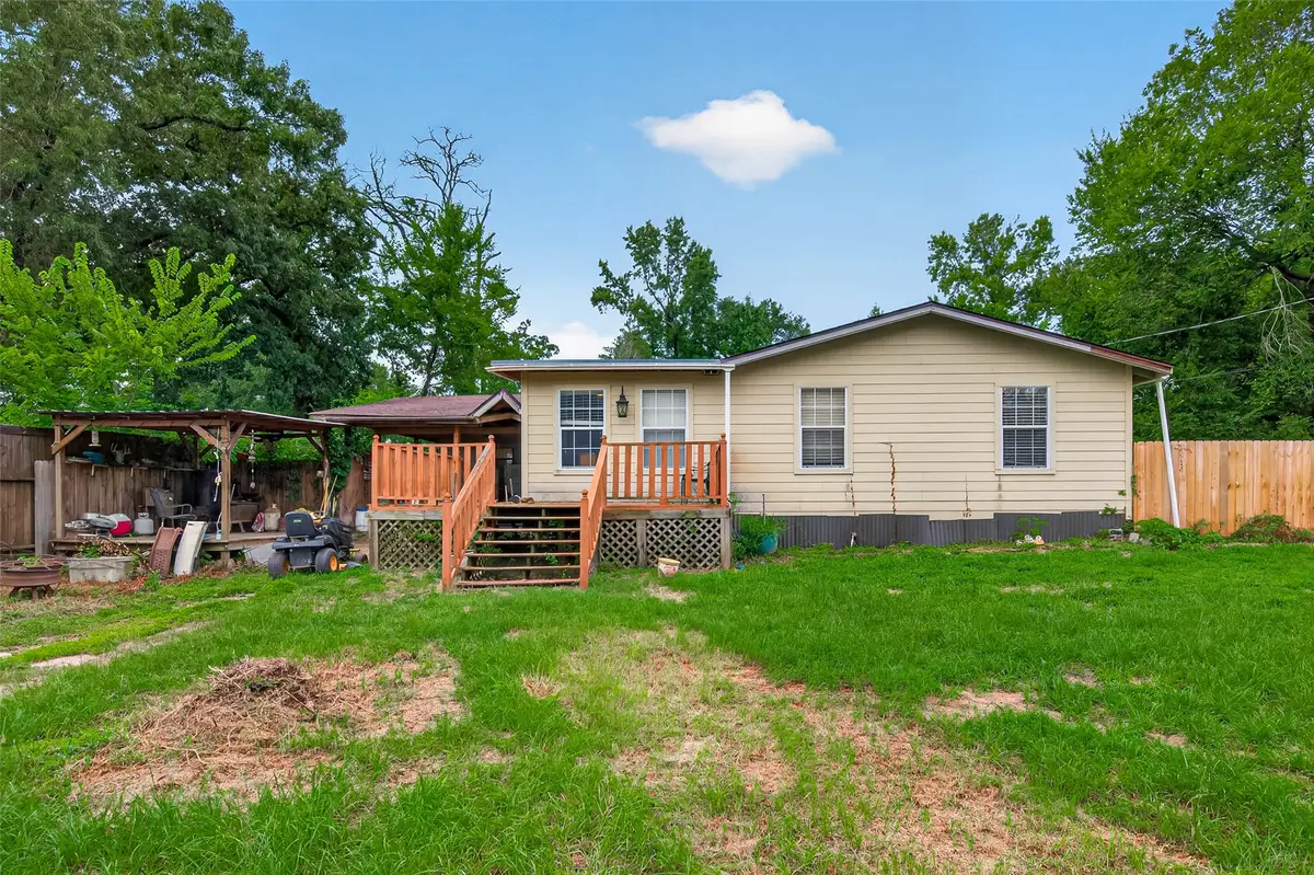 141 Town And Country Drive, Huntsville, TX 77320 - #1