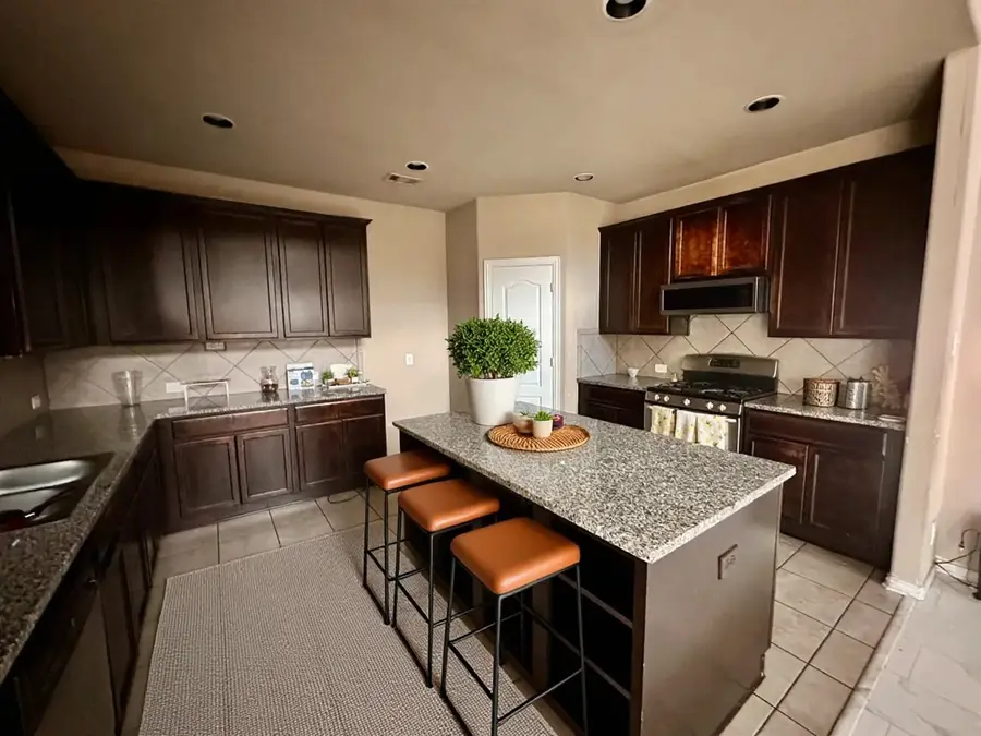 4806 Crescent Lake Circle, Baytown, TX 77521 - Image #2