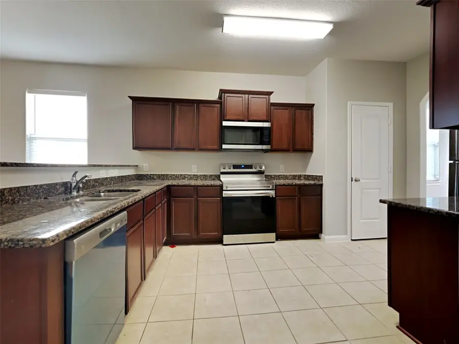 12038 Powderhorn Lane, Pinehurst, TX 77362 - Image #3