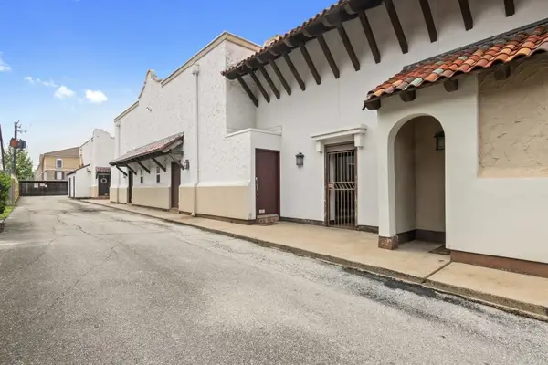 2744 Briarhurst Drive #49, Houston, TX 77057