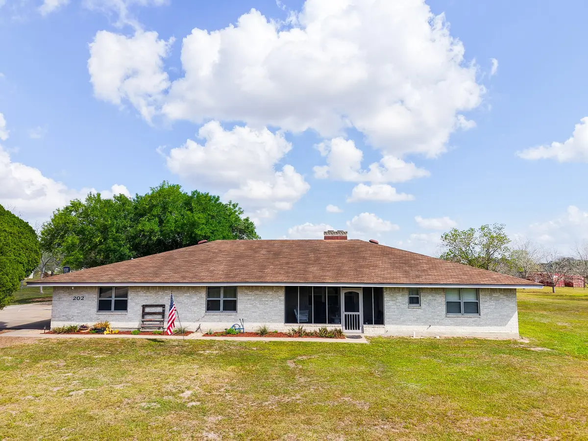 202 W Partridge Road, Victoria, TX 77905 - #1