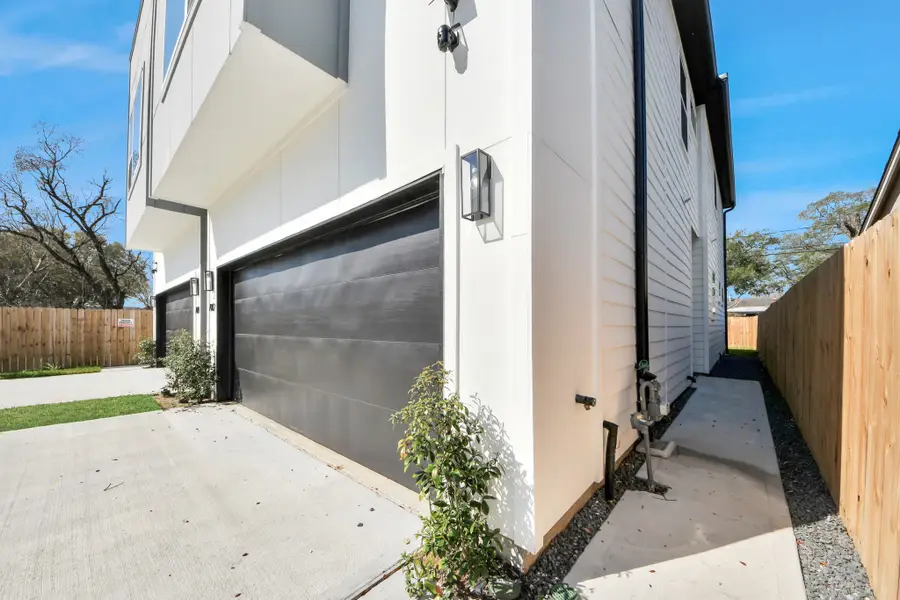 7012 & 7014 Saint Augustine Street, Houston, TX 77021 - #3