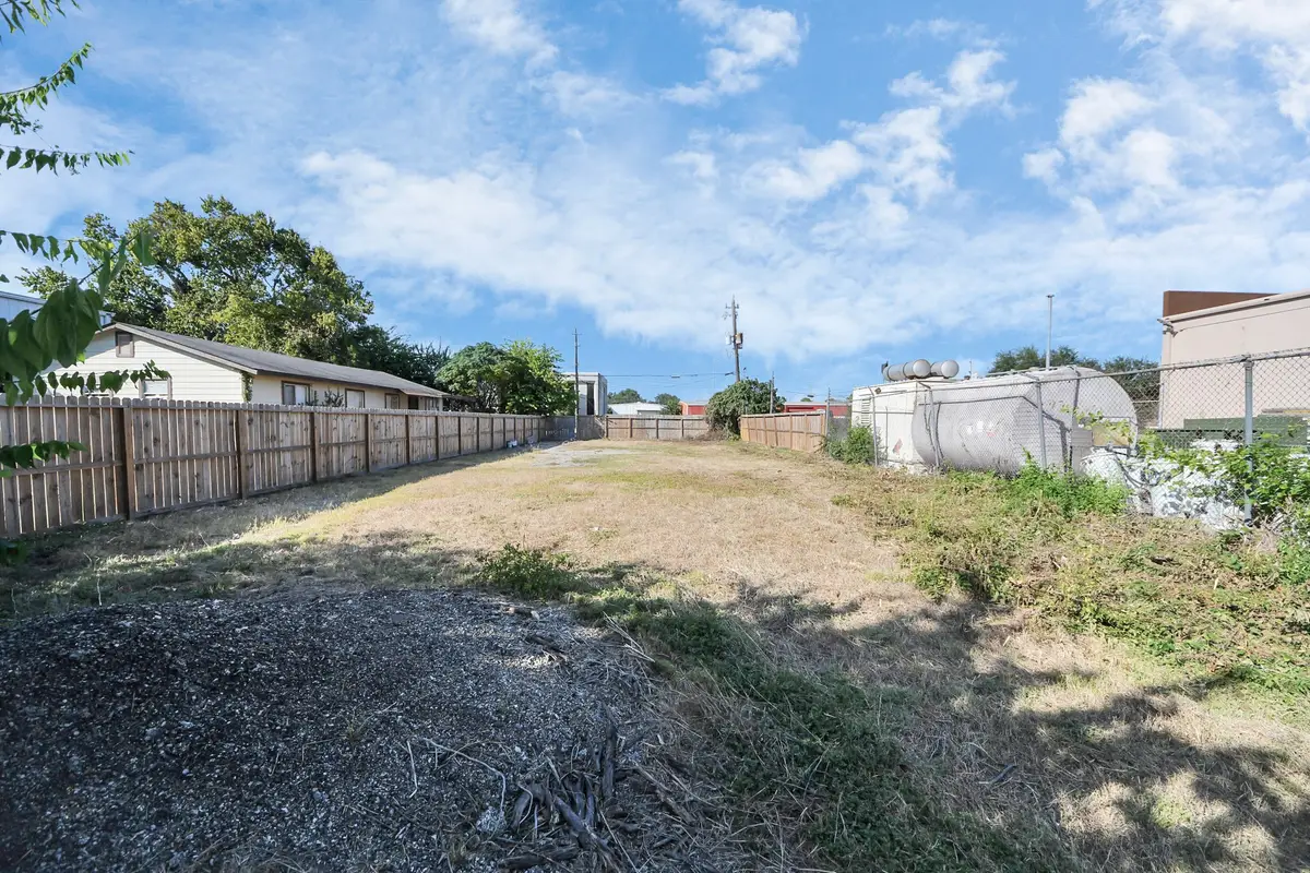 5717 Centralcrest St, Houston, TX 77092 - Image #1