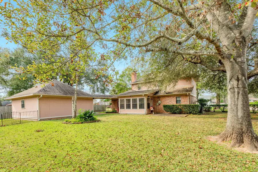 212 Any Way Street, Lake Jackson, TX 77566 - Image #2