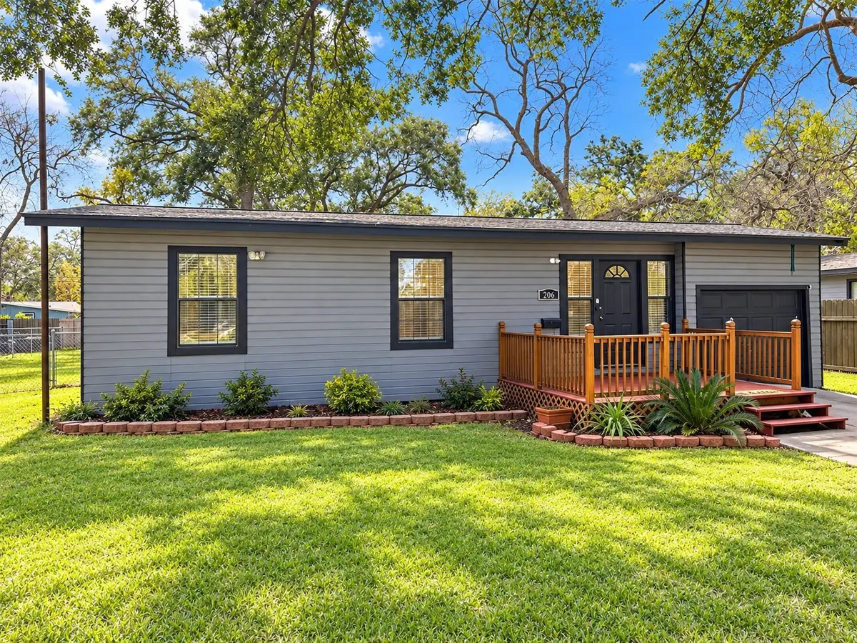 206 Camellia Street, Lake Jackson, TX 77566 - #1