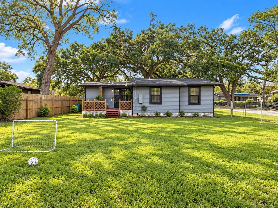 206 Camellia Street, Lake Jackson, TX 77566 - #3