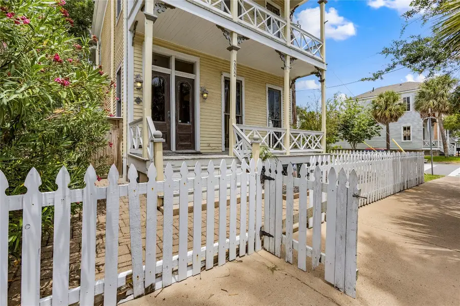 2002 Ave K, Galveston, TX 77550 - #2