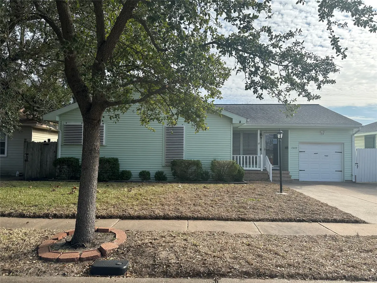 7209 Sycamore Drive, Galveston, TX 77551 - Image #1