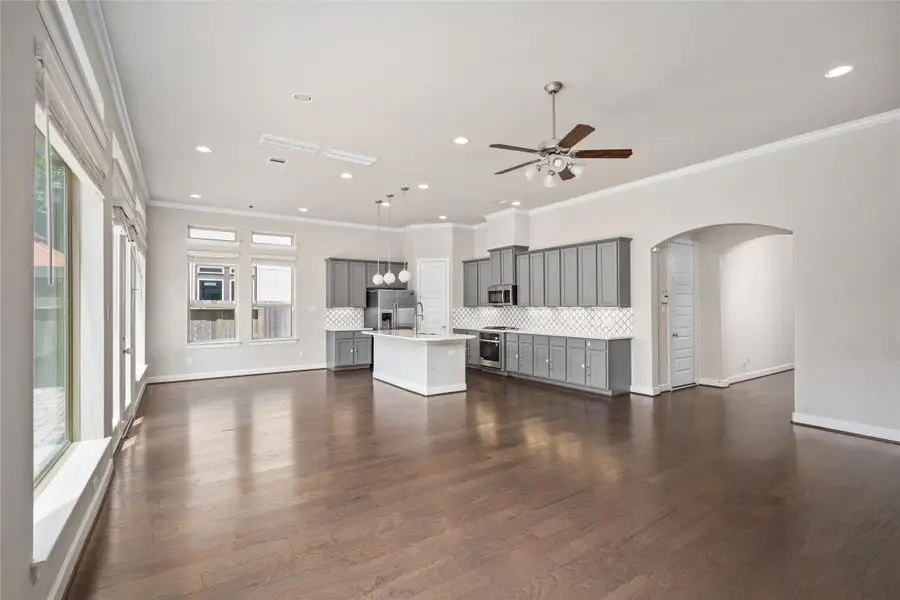 927 S Lacey Garden Loop, Houston, TX 77018 - Image #3