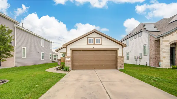219 Lisa Marie Drive, Angleton, TX 77515