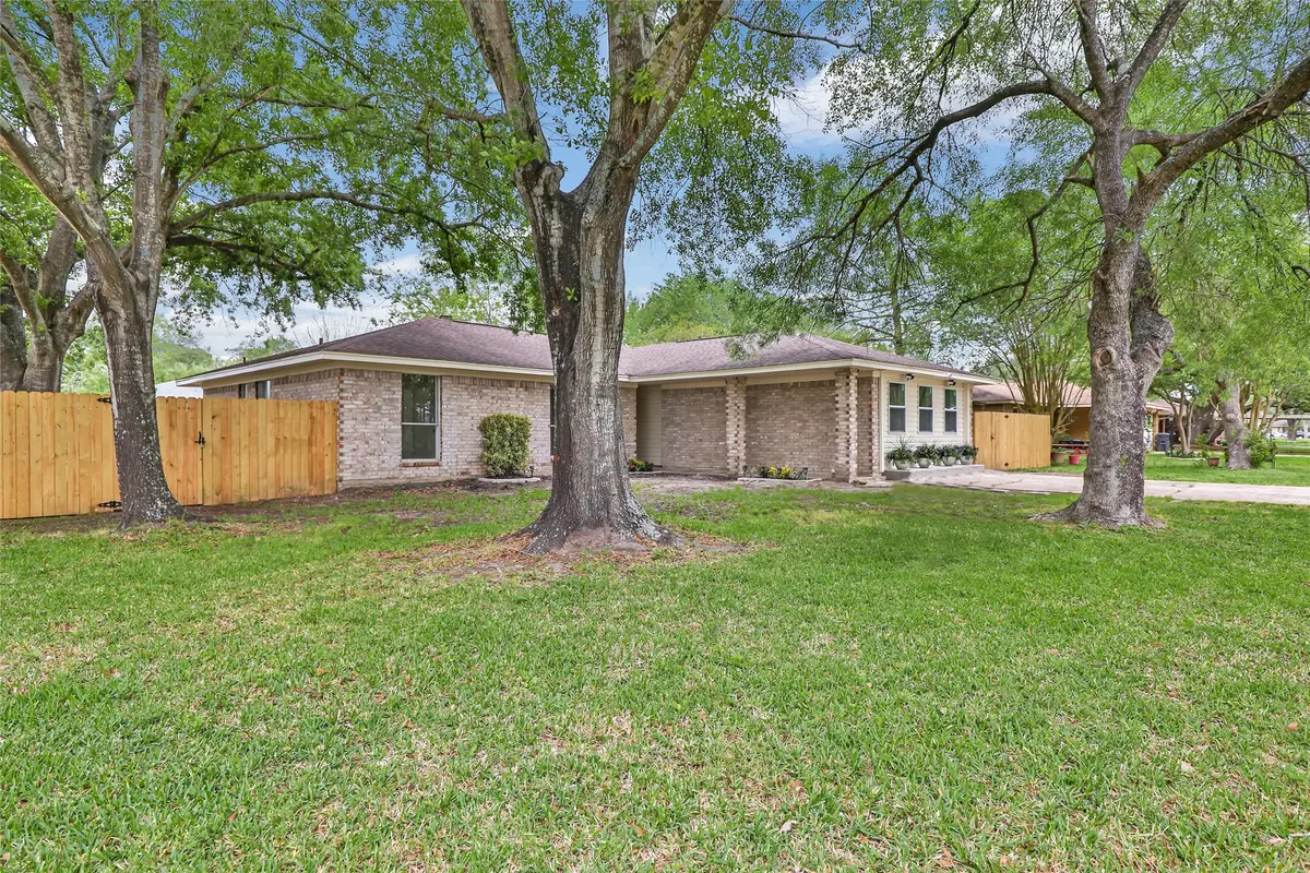 2403 Heather Street, Highlands, TX 77562 - Image #1