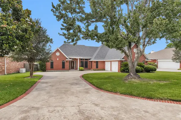 5246 Lakeshore Drive, Willis, TX 77318
