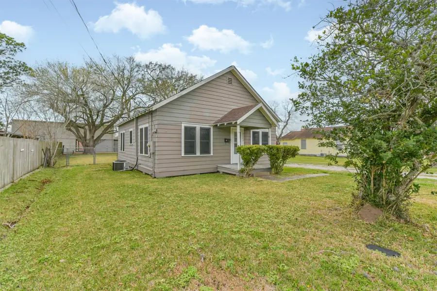 2242 Houston Avenue, Pearland, TX 77581 - #2