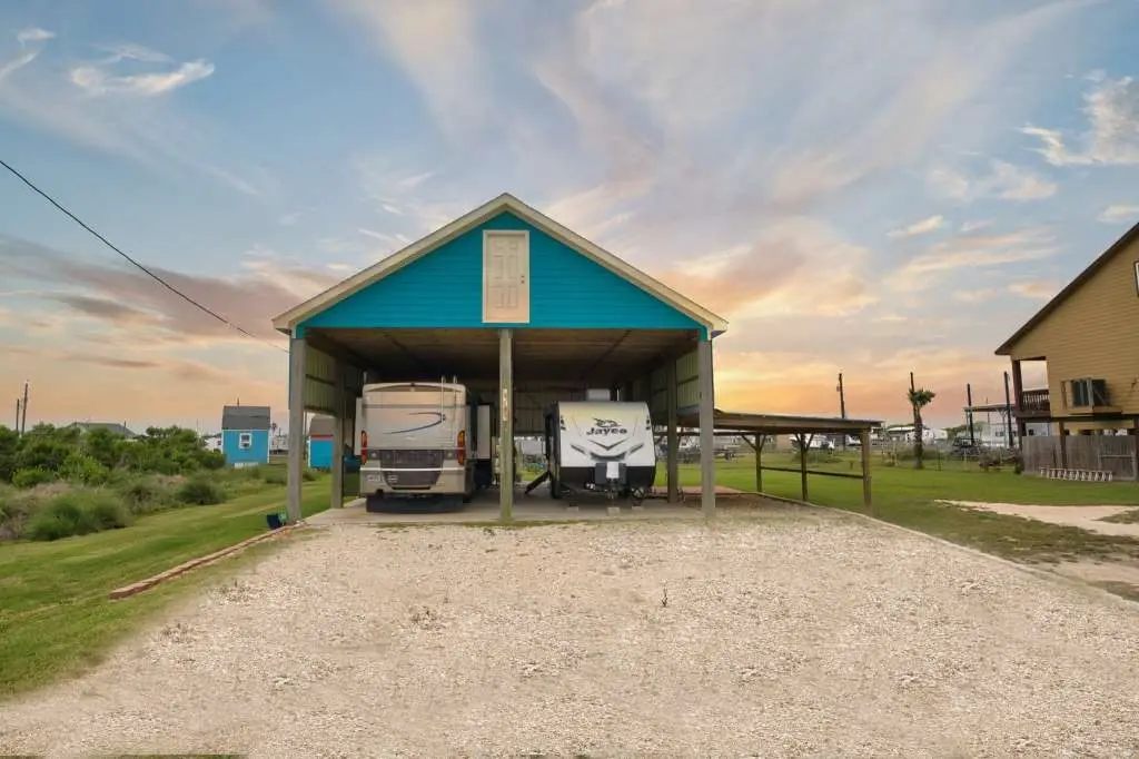 6194 S Shore Street, Sargent, TX 77414 - Image #1