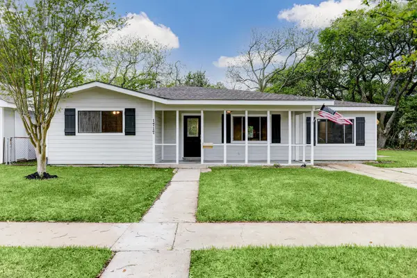 1717 11th Street N, Texas City, TX 77590