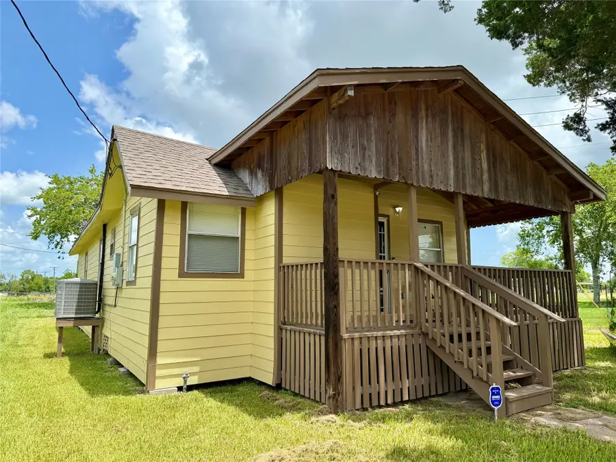 1002 W 2nd Street, El Campo, TX 77437 - #3