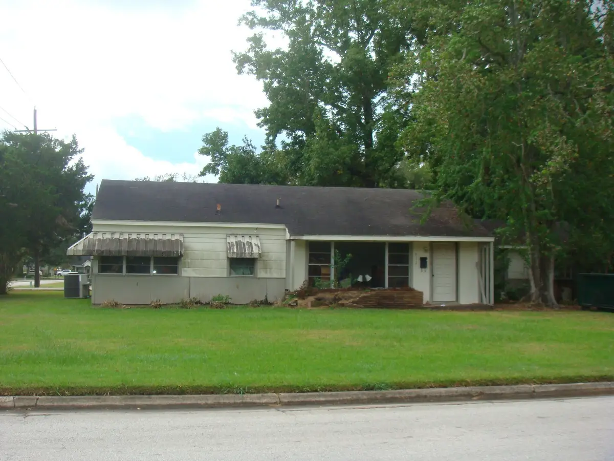 512 S Main Street, Dayton, TX 77535 - Image #1