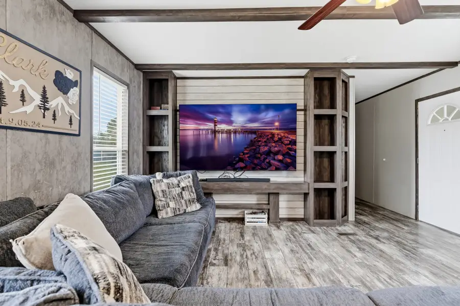 428 W Pine, Winnie, TX 77665 - #3