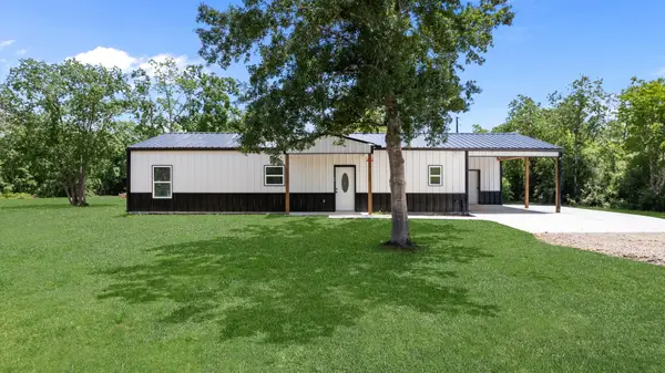 9309 Ave C, Liverpool, TX 77577