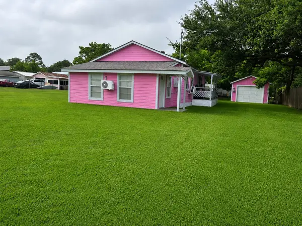 203 Mcneir Street, Anahuac, TX 77514