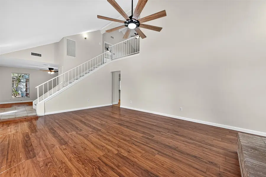 813 Lakeview Drive, Sugar Land, TX 77498 - Image #2