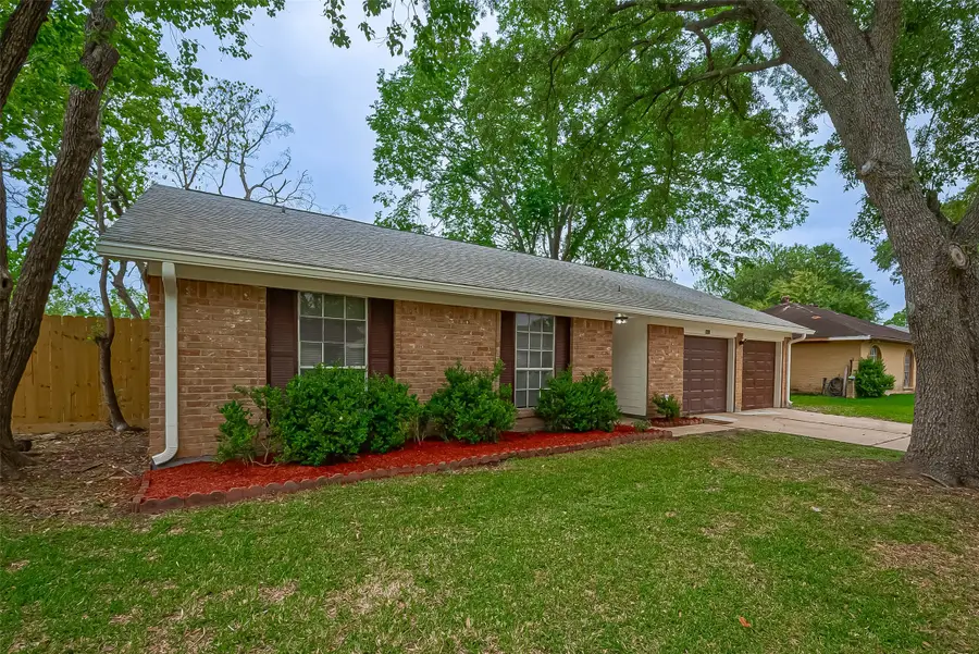 1612 Sleepy Hollow Drive, Pearland, TX 77581 - Image #2