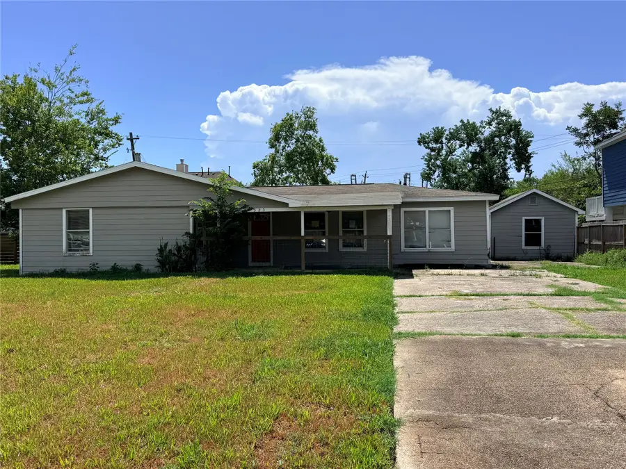 323 Seagrove Street, Shoreacres, TX 77571 - #2