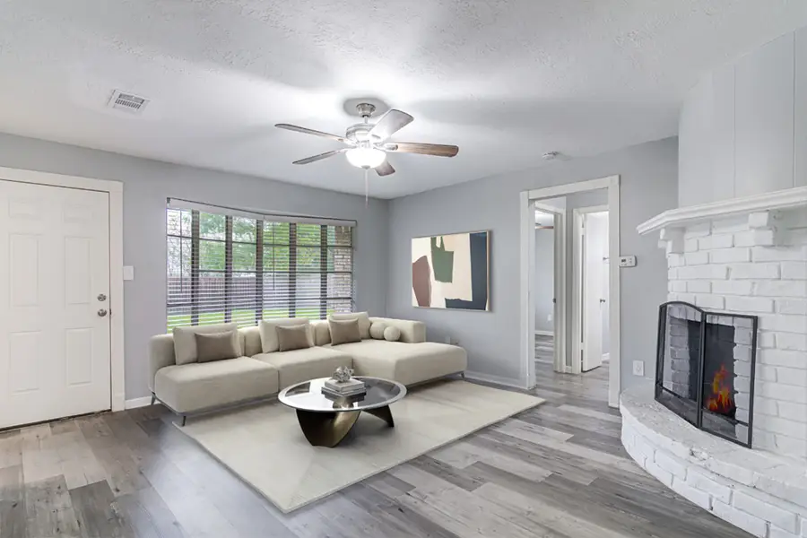 401 Castlelake Drive, Friendswood, TX 77546 - Image #3