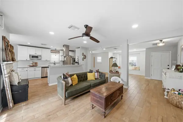 3037 Longwood Lane, Dickinson, TX 77539