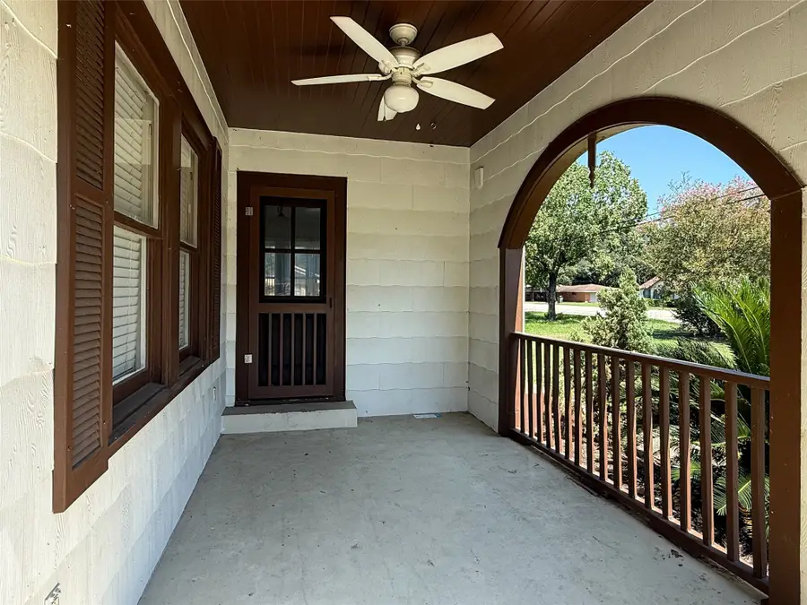 918 N Meyer St, Sealy, TX 77474 - Image #3