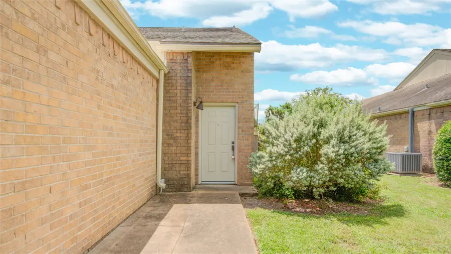 1826 Veranda Drive, West Columbia, TX 77486 - Image #2