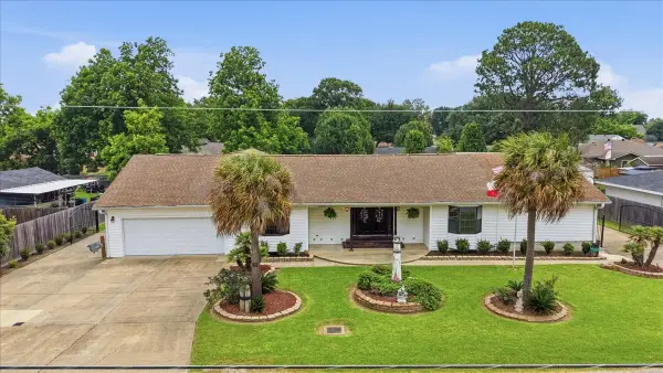 5320 Lincoln Avenue, Groves, TX 77619
