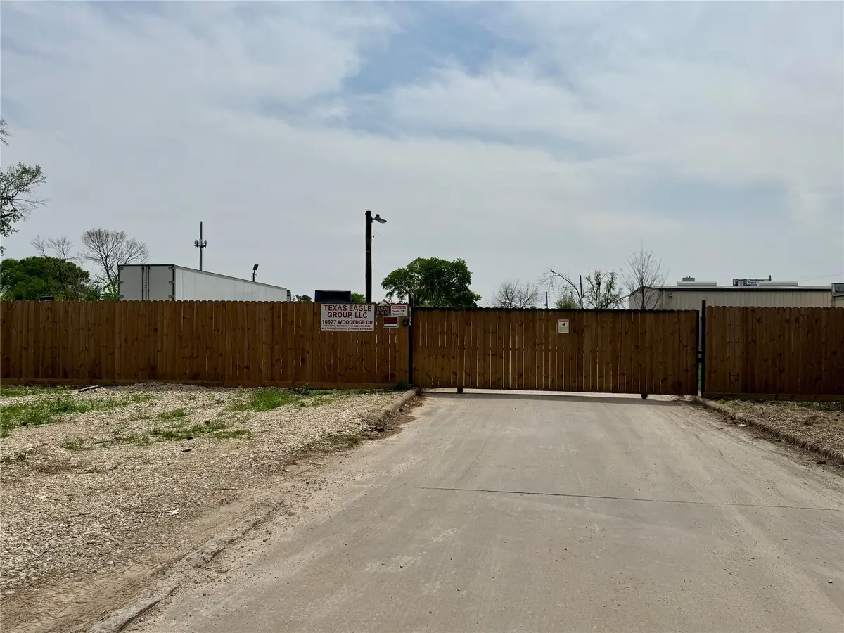 10927 Woodedge Drive, Houston, TX 77070 - Image #1