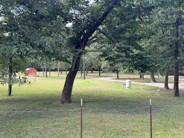48 Hall Drive N, Montgomery, TX 77316