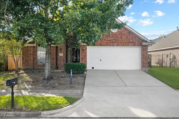 4019 Applerock Drive, Baytown, TX 77521