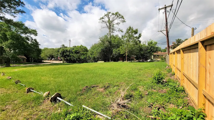 9746 Cedardale Drive, Houston, TX 77055 - Image #3