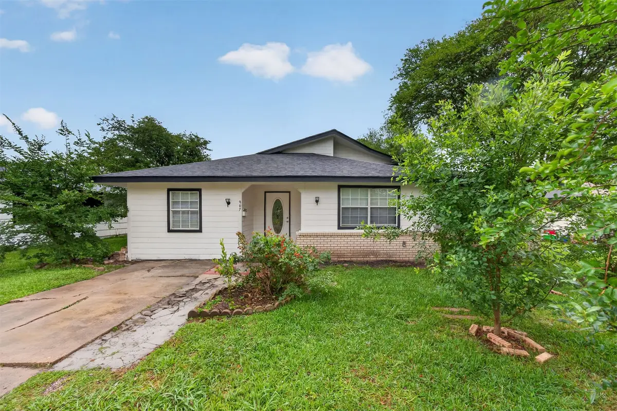 907 S 3rd Street, La Porte, TX 77571 - #1